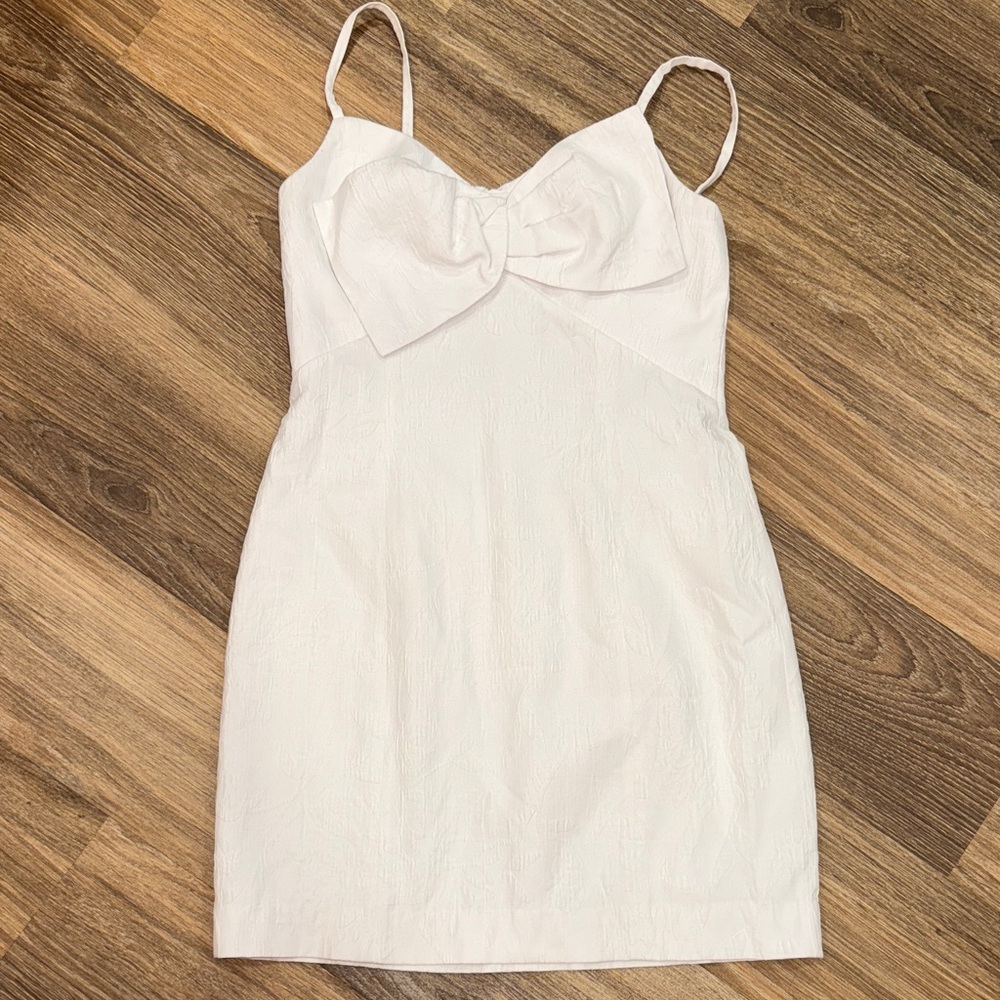 Lilly Pulitzer white dress size 8 super cute dress EUC